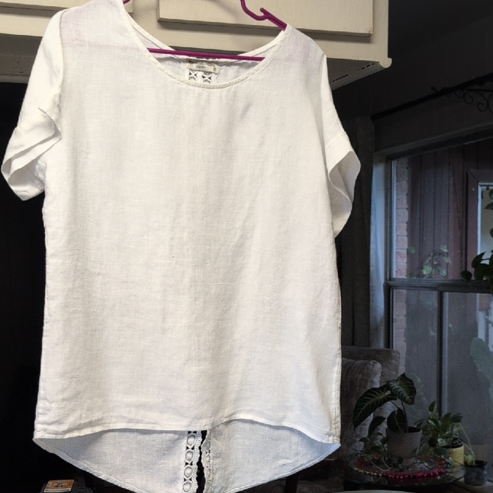 Terzo Millennio white linen top.